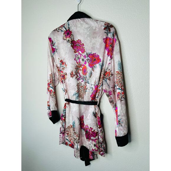 Free People Intimately Pale Pink Cream Multicolor Floral Kimono Bathrobe XS - Picture 9 of 15
